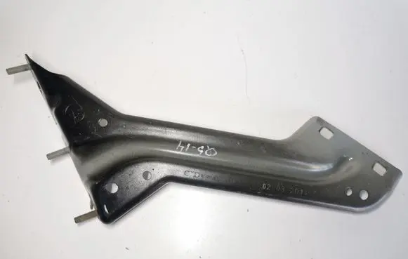 Fender mounting bracket