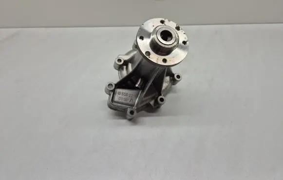 Mercedes-Benz E W124 Water pump 6052010110