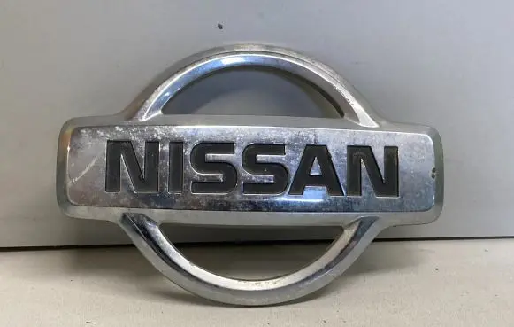 Nissan Almera Tino Manufacturer badge logo/emblem 84890BU300