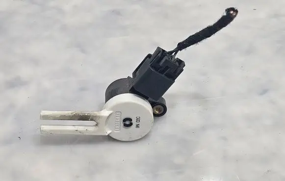 Opel Insignia A Brake pedal sensor switch 10366474