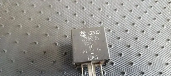 Volkswagen Golf III Other relay 1H0959142
