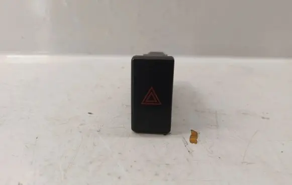 Toyota Avensis T250 Hazard light switch 8433205050 157963
