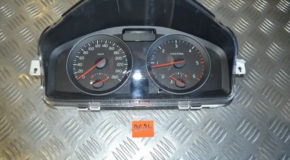 Volvo V50 Speedometer (instrument cluster) 31254776