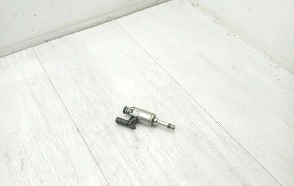 Audi A4 S4 B9 Fuel injector 0261500477