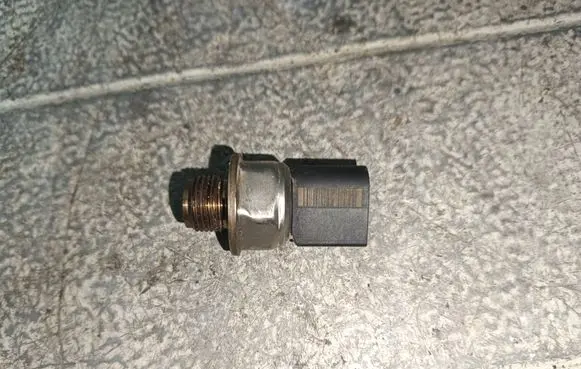 Audi A6 S6 C7 4G Fuel pressure sensor 04L906054