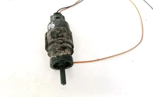 Volkswagen Touareg I Windscreen/windshield washer pump