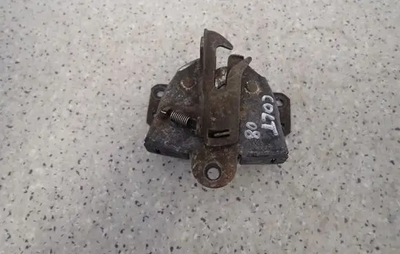 Mitsubishi Colt Engine bonnet/hood lock/catch 