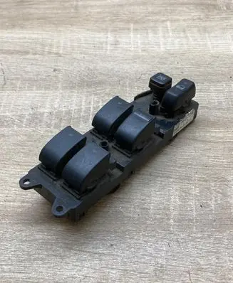 Toyota Verso Electric window control switch 848200F010