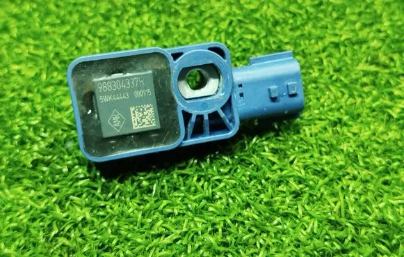 Renault Trafic III (X82) Airbag deployment crash/impact sensor 988304337R 5WK44443