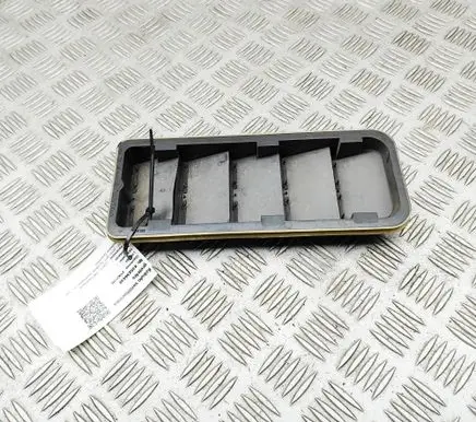 Volvo V40 Quarter panel pressure vent 8623444