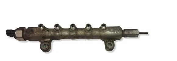 Toyota Avensis T250 Fuel distributor 08H05775 0630