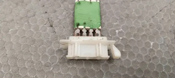 Dacia Sandero Heater blower motor/fan resistor N102463E