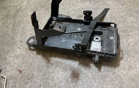 Volvo XC40 Battery box tray 32348534 8892098149