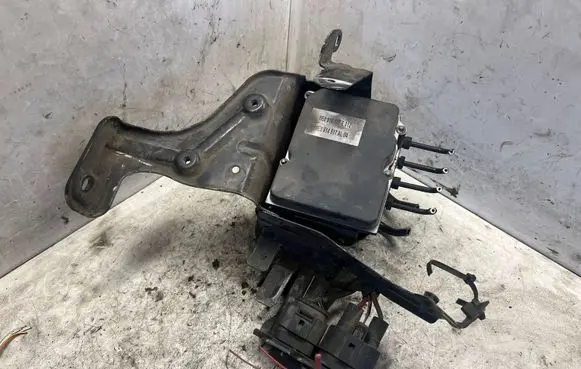 Audi A4 S4 B7 8E 8H ABS Pump 8E0910517