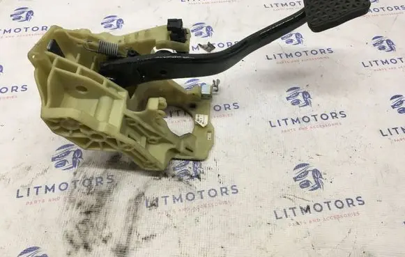 BMW 5 E60 E61 Brake pedal 6769221