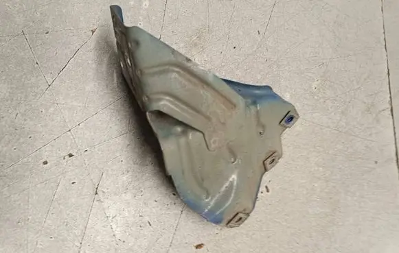 Opel Mokka X Fender mounting bracket 