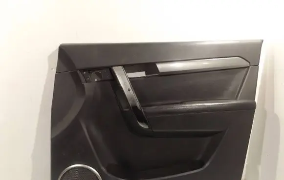 Chevrolet Captiva Tailgate/trunk side cover trim 