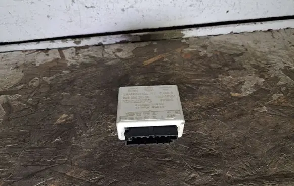 Volvo 850 Hazard warning light relay 9128813 5KG00531105