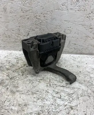 Volkswagen Golf VII Engine mount bracket 5Q0199262