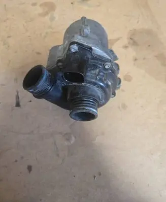 BMW X3 F25 Water pump 7632426
