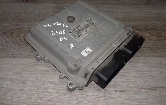 Volvo V70 Engine control unit/module 0281042103 30729826