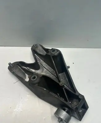 BMW 5 F10 F11 Engine mounting bracket 736813