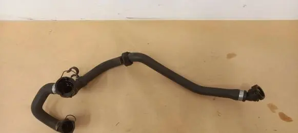 Coolant pipe/hose