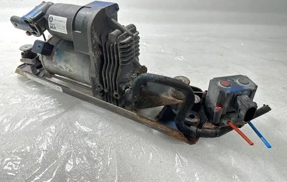 BMW 5 E60 E61 Air suspension compressor/pump 14178311 041209 6789937