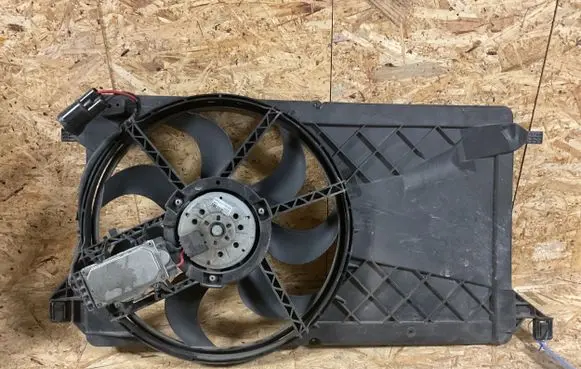Volvo V50 Air conditioning (A/C) fan (condenser) 