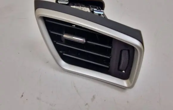 Nissan Qashqai Dashboard side air vent grill/cover trim 687604EA0A