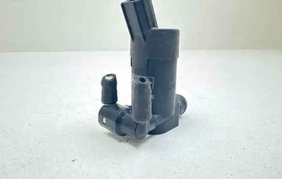 Ford Focus Windscreen/windshield washer pump 1S7117K624FE T655C