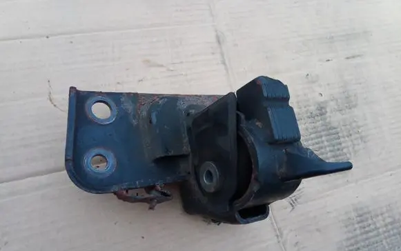 Toyota Verso Engine mount bracket