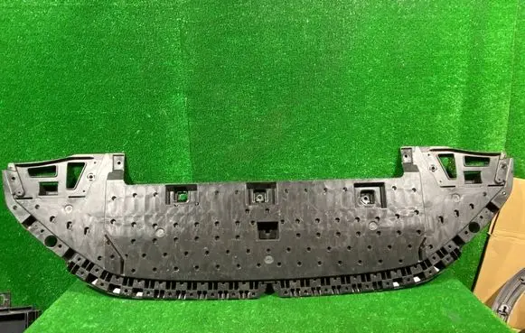 Peugeot 208 II Front bumper skid plate/under tray 9823206580