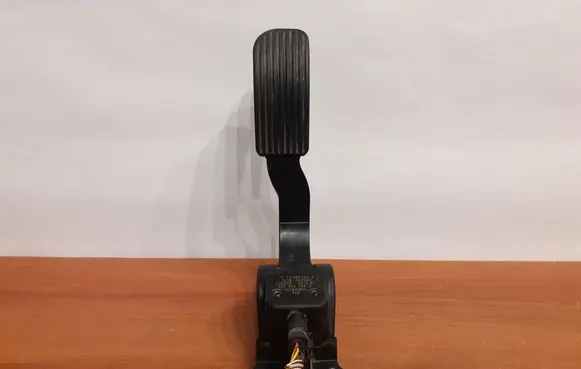 Mercedes-Benz Sprinter W906 Accelerator throttle pedal A9063000304 0280755025