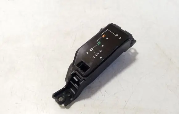 Lexus NX Gear shift selector indicator 76J744
