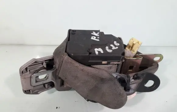 Mazda 626 Front seatbelt