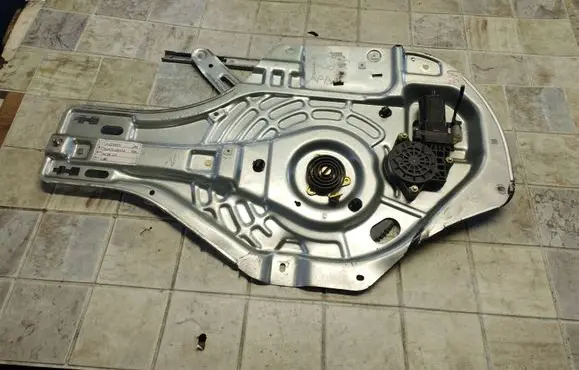Hyundai Tucson JM Front door window regulator with motor 824702E010