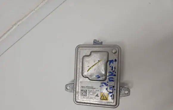 Chrysler Pacifica Headlight ballast module Xenon 130732932015