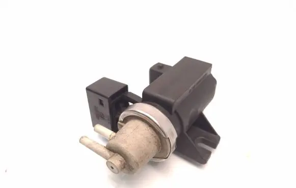 BMW 5 E60 E61 Turbo solenoid valve 70018200 04T324 7793032