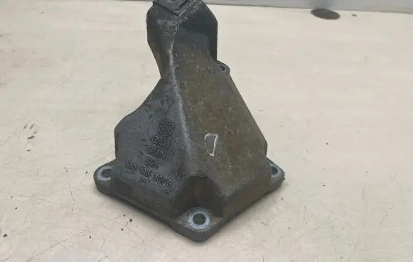 Audi A4 S4 B5 8D Engine mounting bracket 8D0199307G
