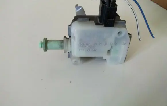 Toyota Avensis T250 Central locking motor 7703005011
