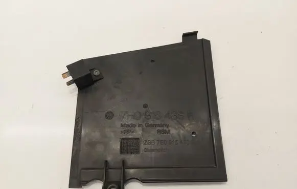 Volkswagen Transporter - Caravelle T5 Battery tray heat shield 7H0915438A