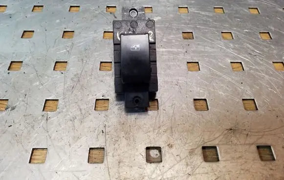 Opel Antara Electric window control switch