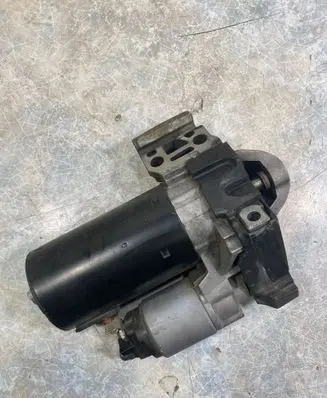 BMW 5 G30 G31 Starter motor 8589891