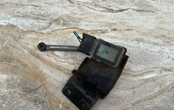 Maserati Ghibli Air suspension front height level sensor 89077263 01814 E9ZL0068
