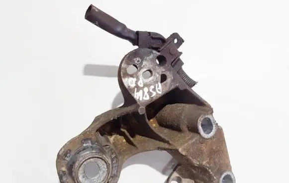 Volkswagen PASSAT B5.5 Engine mounting bracket 8e0199352