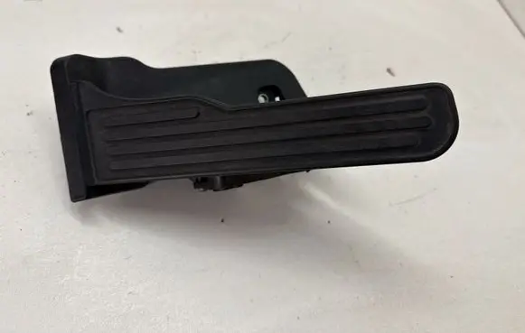 Chevrolet Camaro Accelerator throttle pedal 23390863 08K16D120706 18019010911