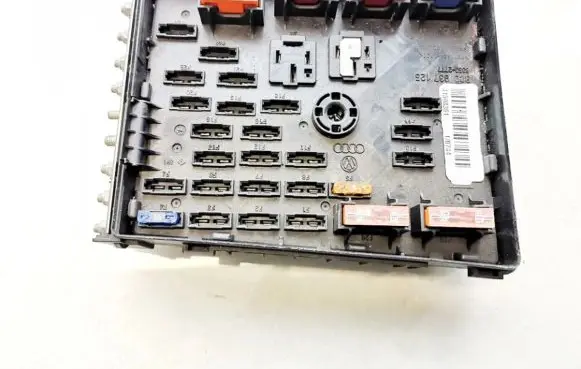 Volkswagen PASSAT B6 Fuse box set 3c0937125 6359-2777