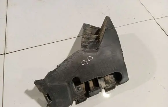 Renault Clio III Rear bumper mounting bracket 8200290041D