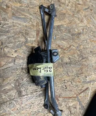 Volkswagen PASSAT B5.5 Front wiper blade arm 8D1955405B